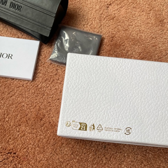 DIOR boxes one with case and one without - Picture 9 of 16